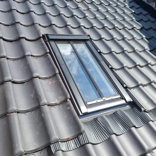 Dakrenovatie en plaatsing restauratie dakraam